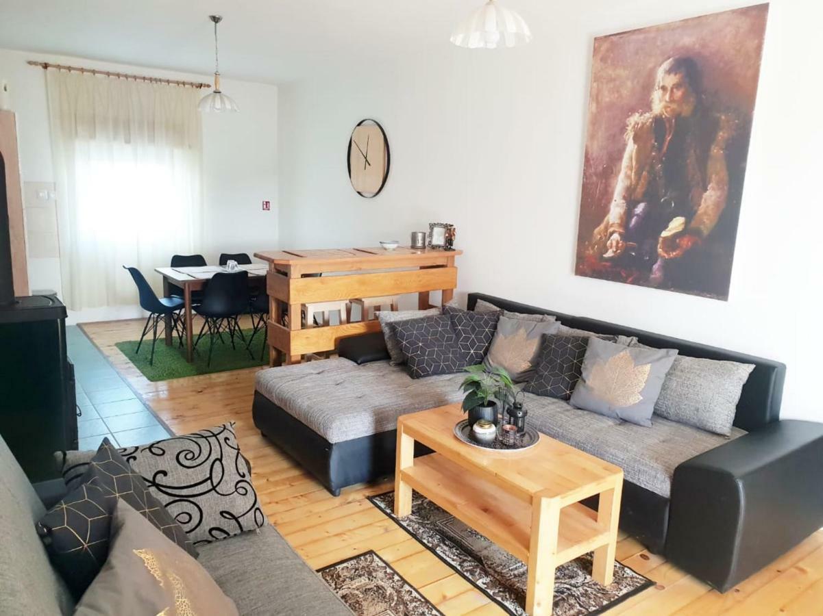 Apartmani Andrej Udbina 외부 사진
